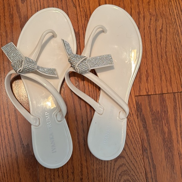 EUC Ivanka Trump rhinestone jelly thong shoes/flip flop sz 8 - Picture 3 of 4